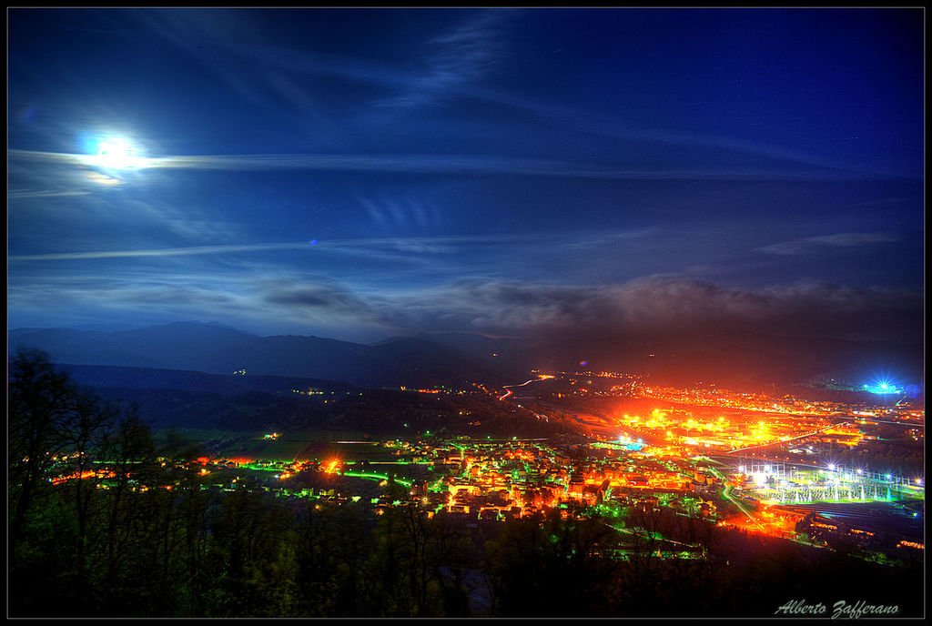 Veduta di Arquata Scrivia di notte